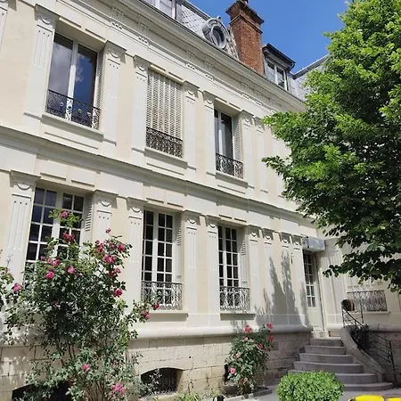 Logement De Charme 2 Chambres 100M2 Hypercentre 2Eme Etage Nemours Exterior photo
